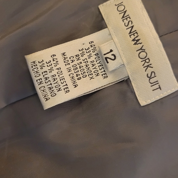 Woman's Vest - Picture 2 of 2